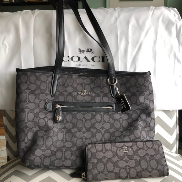 coach signature taylor tote